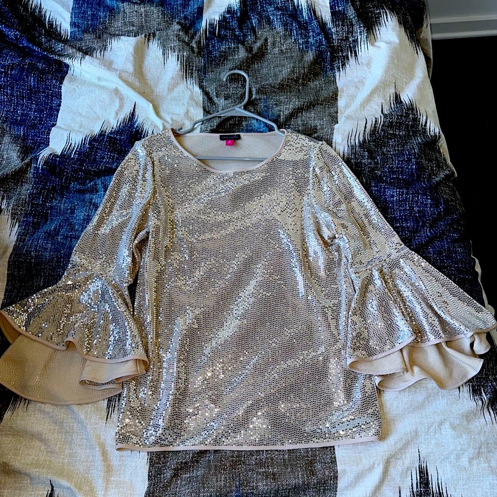 Vince Camuto Long Sleeved Sparkle shirt